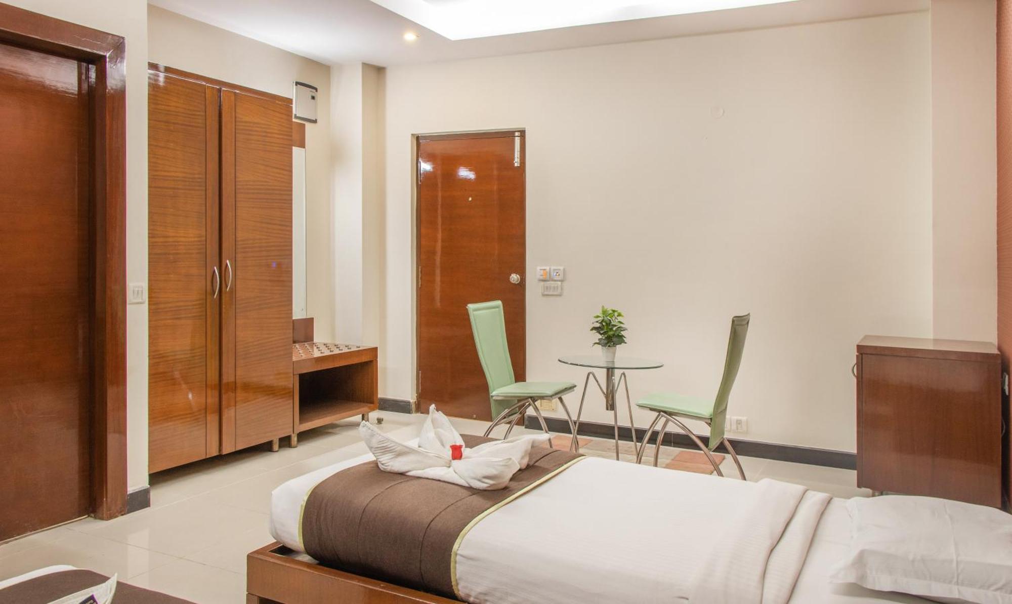 Athasri Hotel Infantry Road บังกาลอร์ ภายนอก รูปภาพ